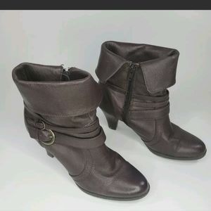St. John's Bay Womens Brown Boot size 8, heel, zip up